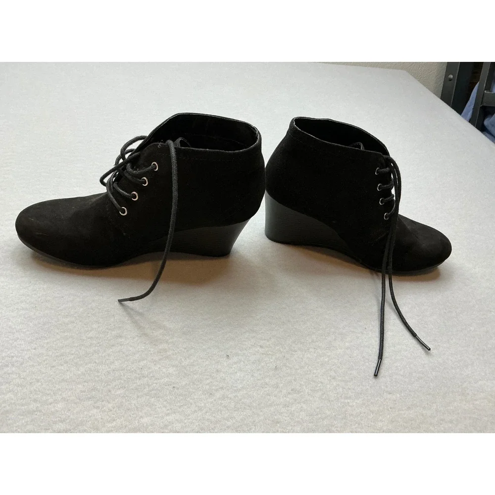 Arizona Lawrence Women Black Lace Up Wedge Booties Size 9M Faux Suede Ankle Boot